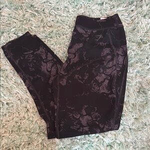 Black and Gray Patterned Leggings